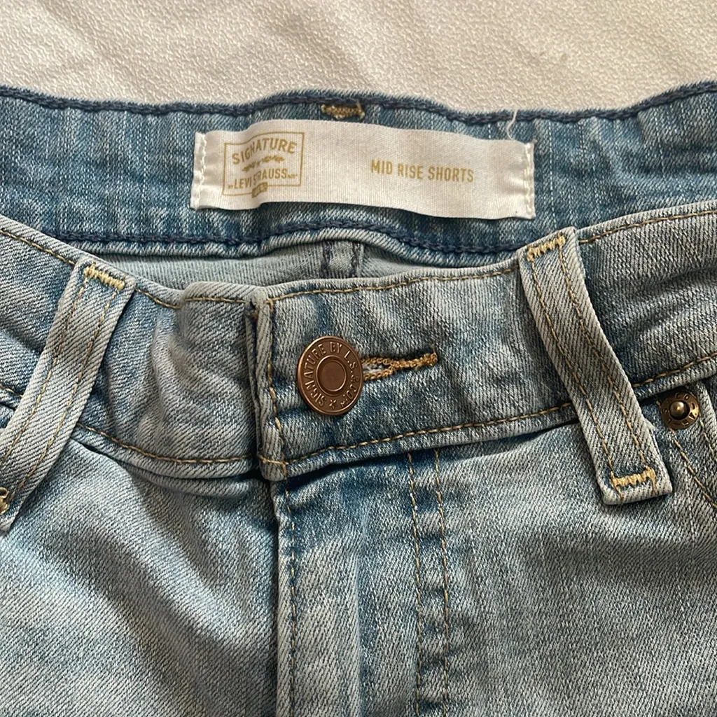 Signature by Levi Strauss Blue Jean Shorts with Frayed Hem size 8 woman’s - Image 4