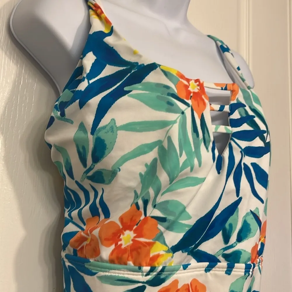 Beach Betty Miracle Brands White Square - Image 5