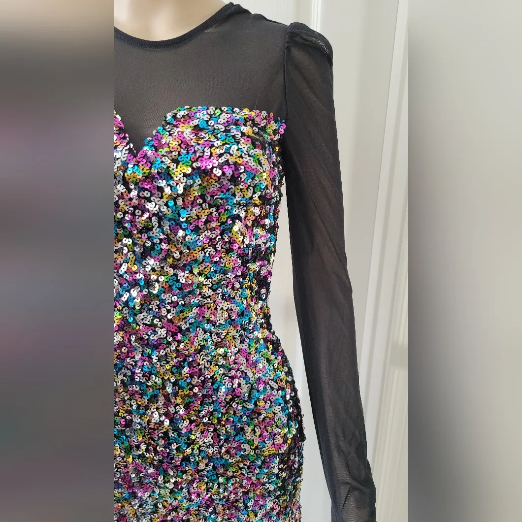 SO® Illusion Mesh Sequin Notch Front Dress Size S ( Junior) - Image 4