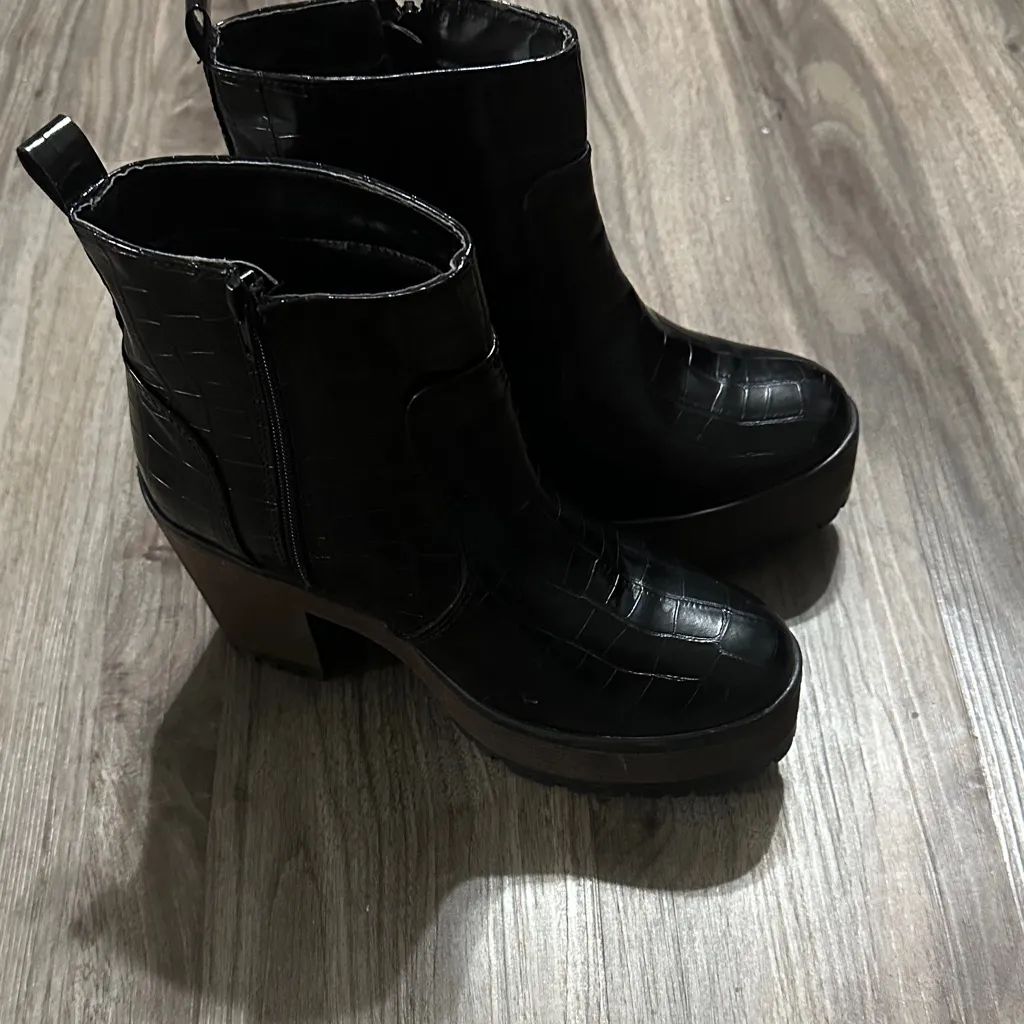 Chic Black and Brown Ankle Boots Size 9 - Image 5