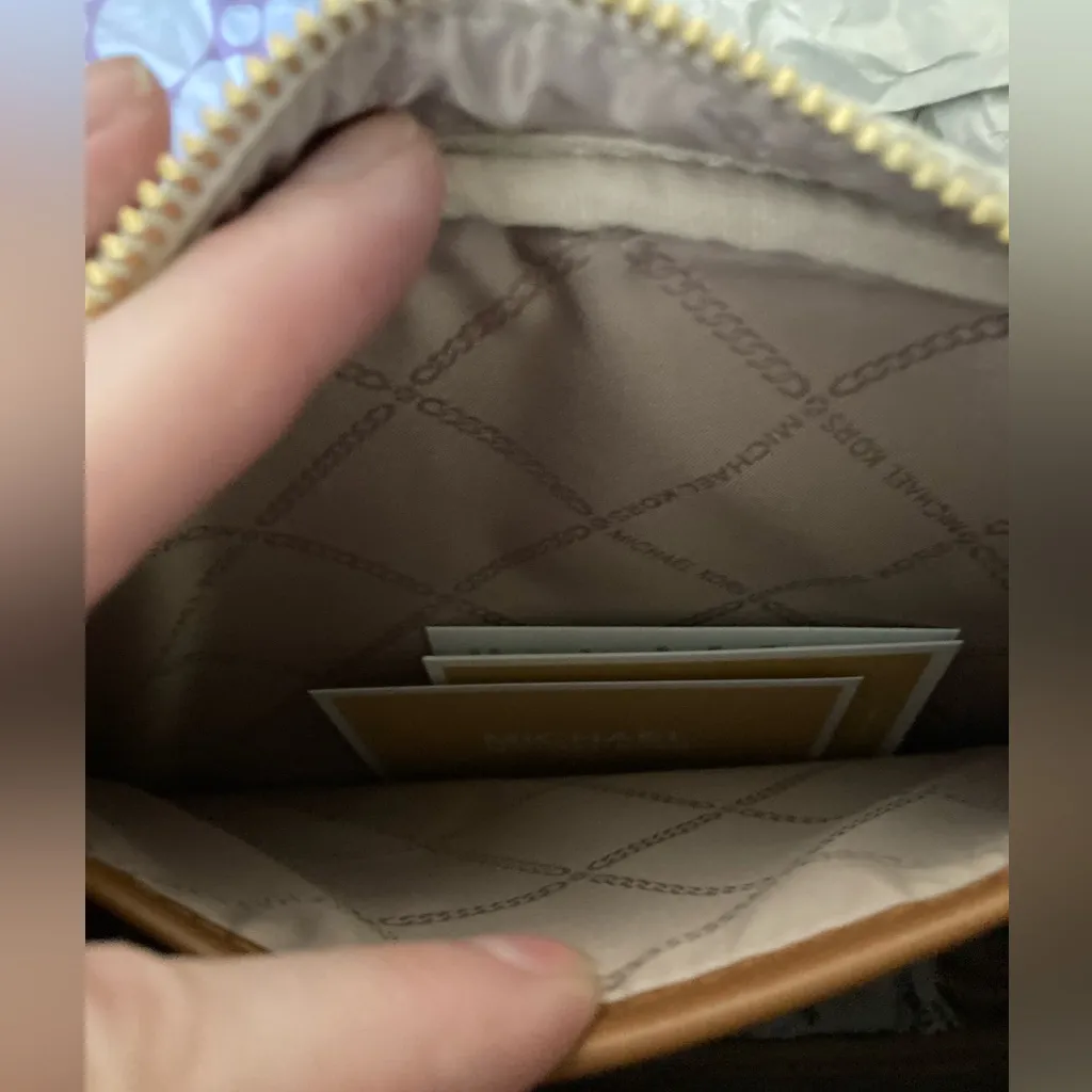 ***Michael Kors New Large Jet Set Vanilla Signature Logo East/West Crossbody - Image 5