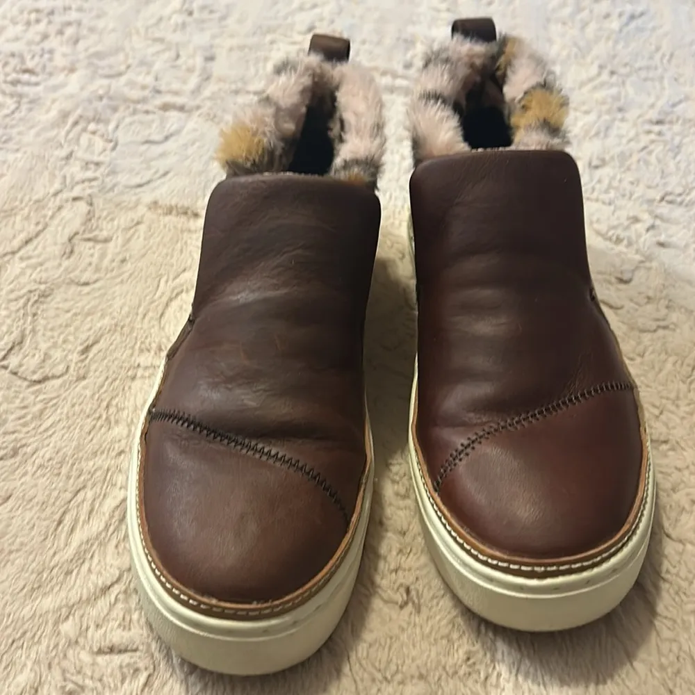 Size 6 • TOMS - Image 2