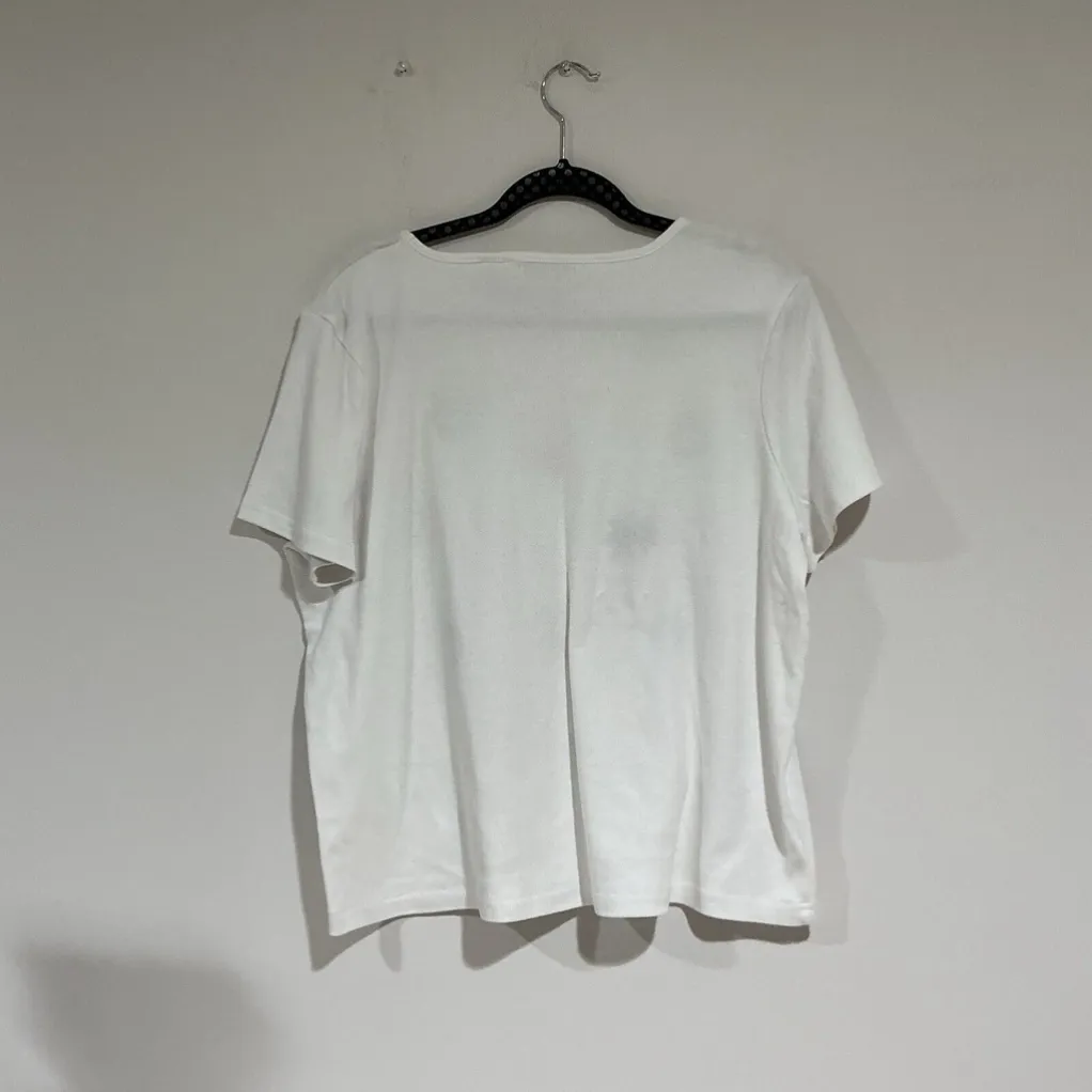 Woman’s Bonnie Evan’s White With Red Blue Embroidered Design Xl T Shirt - Image 3