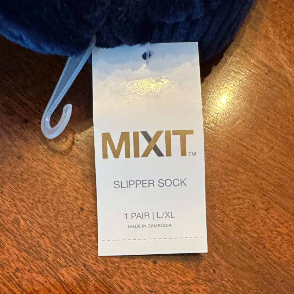 Cozy Blue and White Slipper Socks L/XL NWT - Image 2