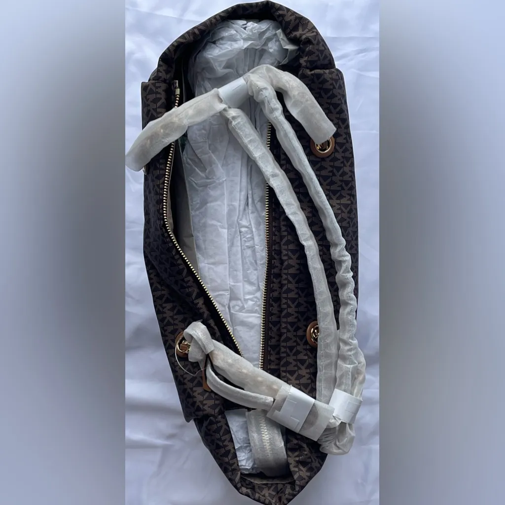 Michael Kors
Georgia Large Nylon Top Zip Tote - Image 14