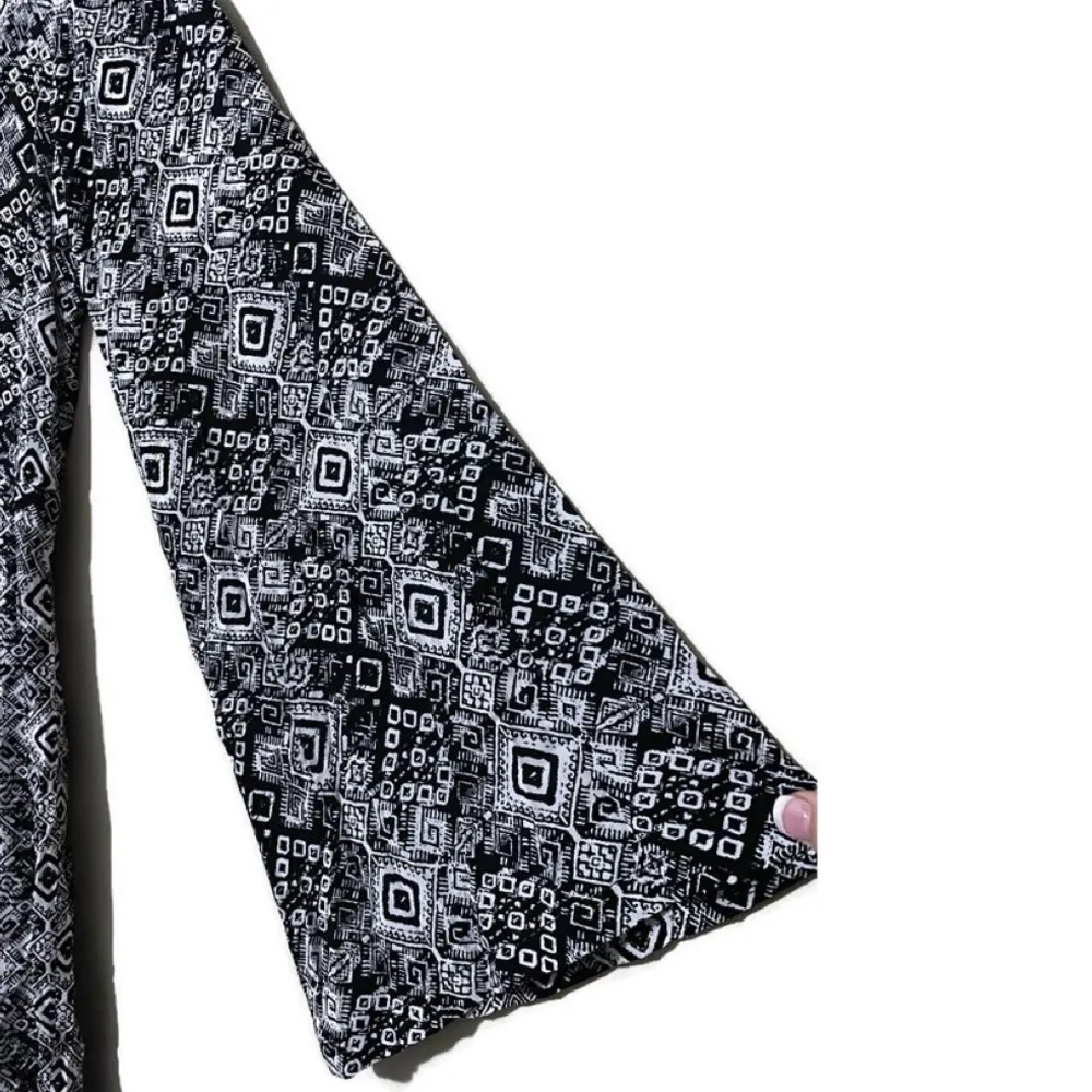 Bow & Arrow small zip back tie front black white - Image 3