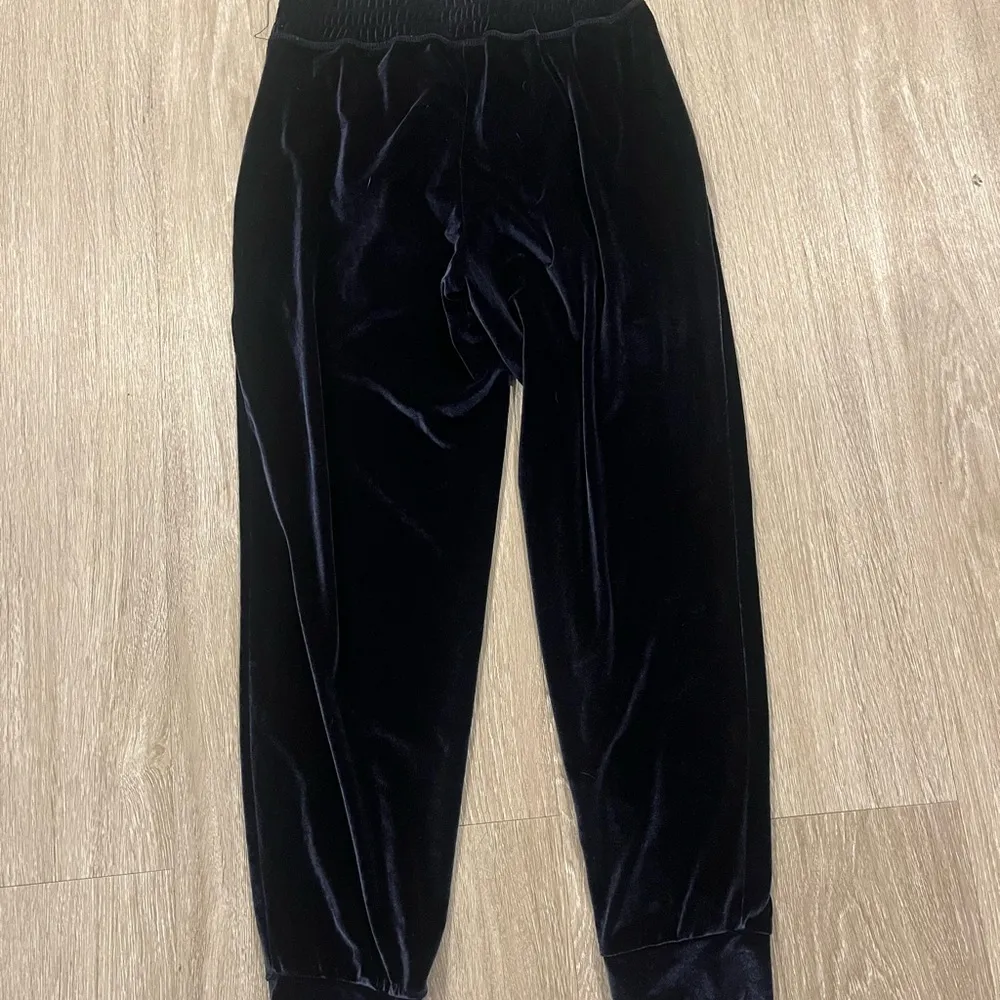 Fabletics women’s XS blue velour velvet jogger pants drawstring - Image 3