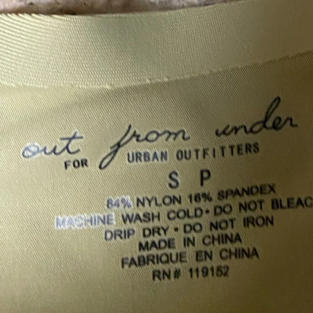 COPY - COPY - Out From Under Seamless Cropped Top/Sorts Bra SZ S - Image 3