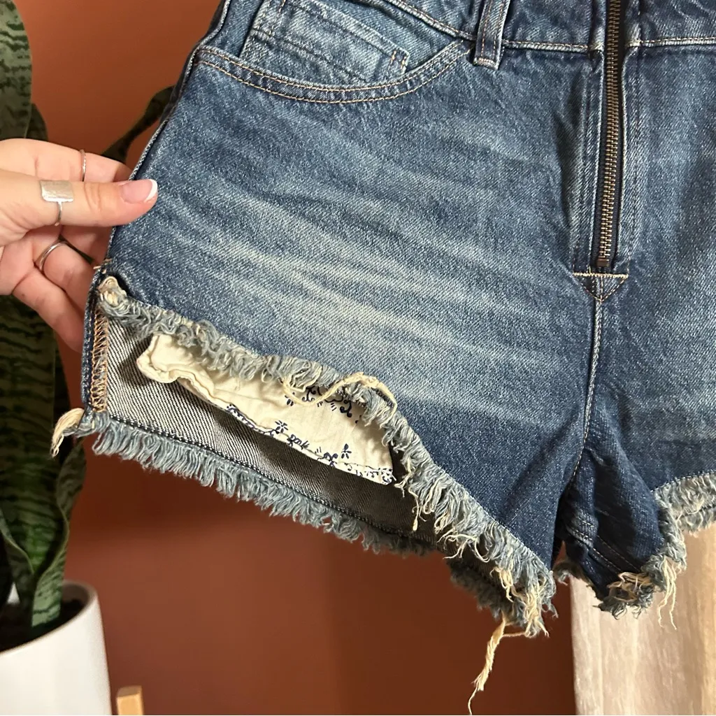 Free People Sunkissed Denim Short‎ Overalls Zip Front Jean Shortalls NEW Size 25 - Image 4