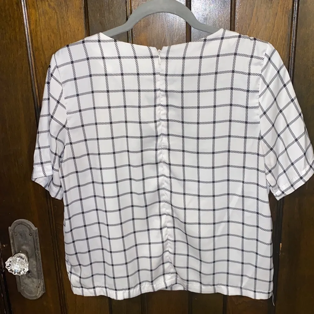 Forever21 Silky Plaid Shirt Women’s Medium - Image 3