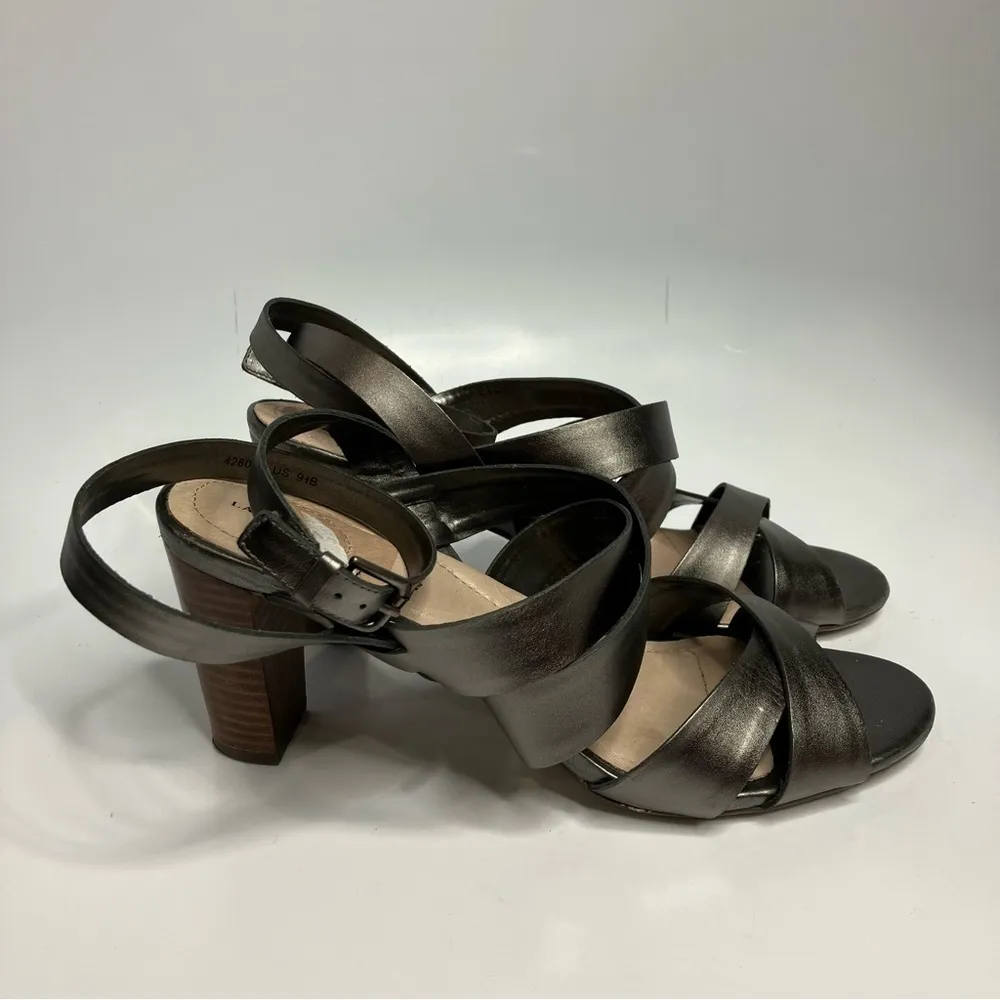 Lands End silver leather Strappy Sandals size 9.5 - Image 2