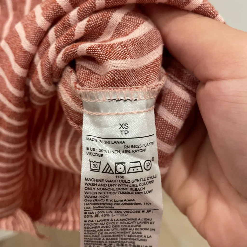 Banana Republic Red and White Striped Linen Shirt - Image 3