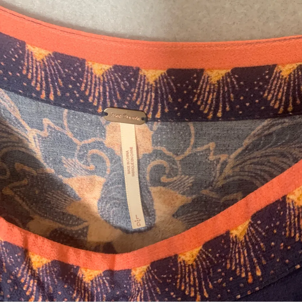 Free People Abigail top in a dark navy orange scarf print size Large - Image 4
