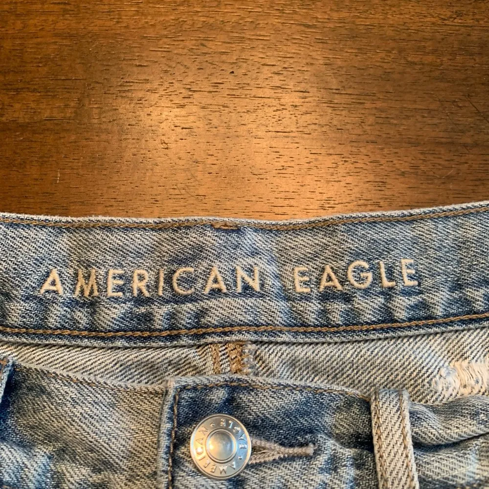 American Eagle Jean Shorts 90s Boyfriend Short Light Wash Distressed Women’s 4 - Image 2