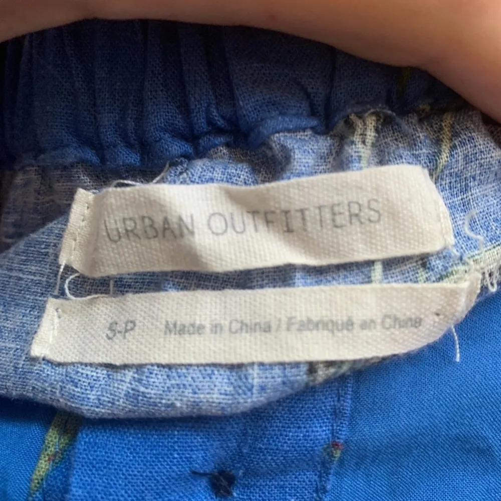 Urban Outfitters Amelie Off the Shoulder floral blue babydoll Dress size S - Image 4