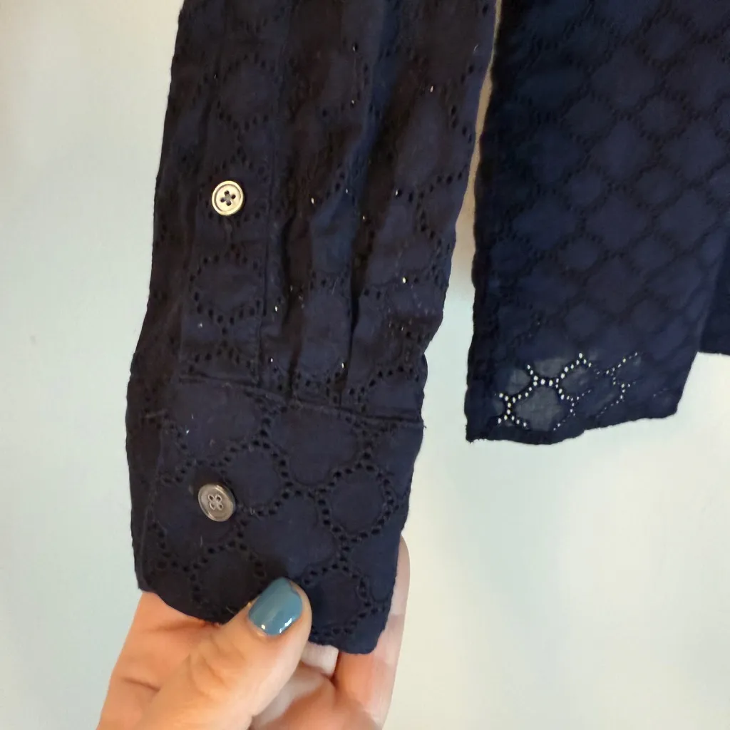 Talbots Navy Blue Eyelet Clip Dot Button Down Top Shirt Medium EUC - Image 5