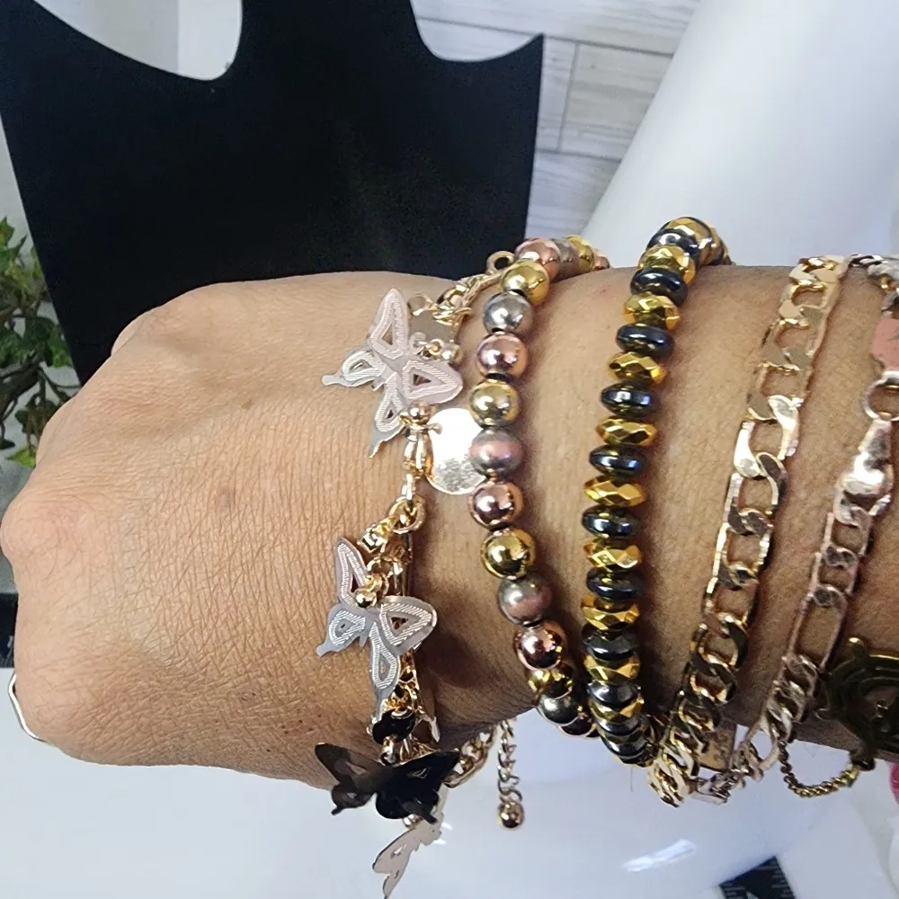 Gold Figaro Chain Anklet Bracelet with Tricolor Gold Butterfly Charms - Image 6