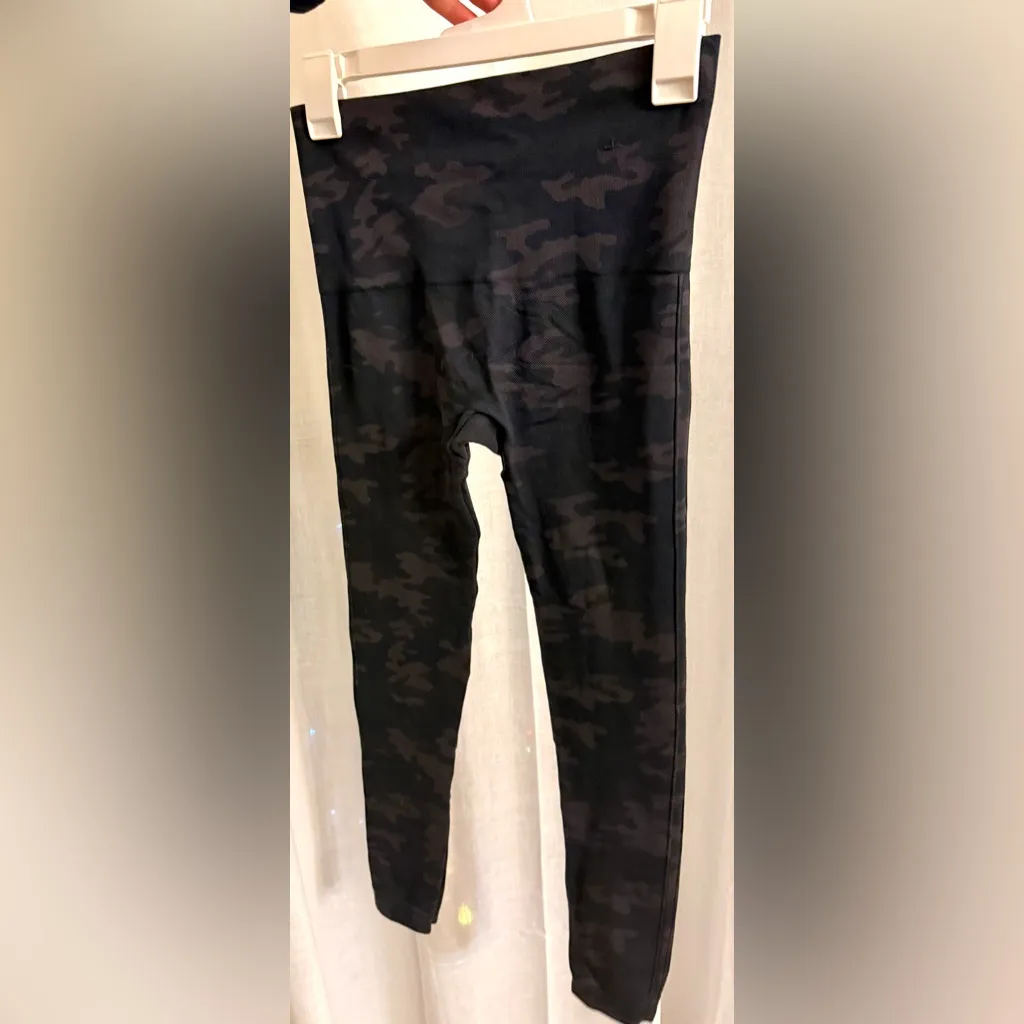 SPANX Look at Me Now Women's Black & Brown Camouflage High Waisted Leggings - Image 4