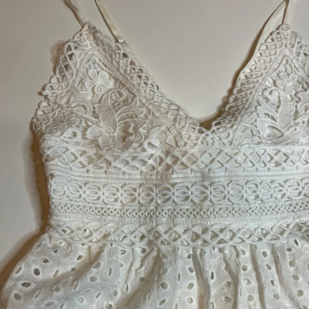 White Eyelet Tie Back Tank Top SZ S V Neck Pretty Country Festival Cottagecore - Image 3