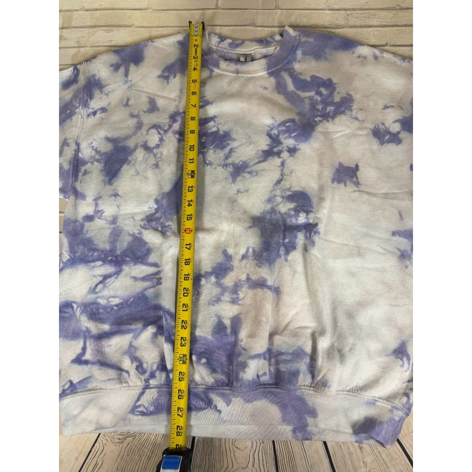 Gildan Women's Sweatshirt XL Purple White Bleached EUC - Image 6