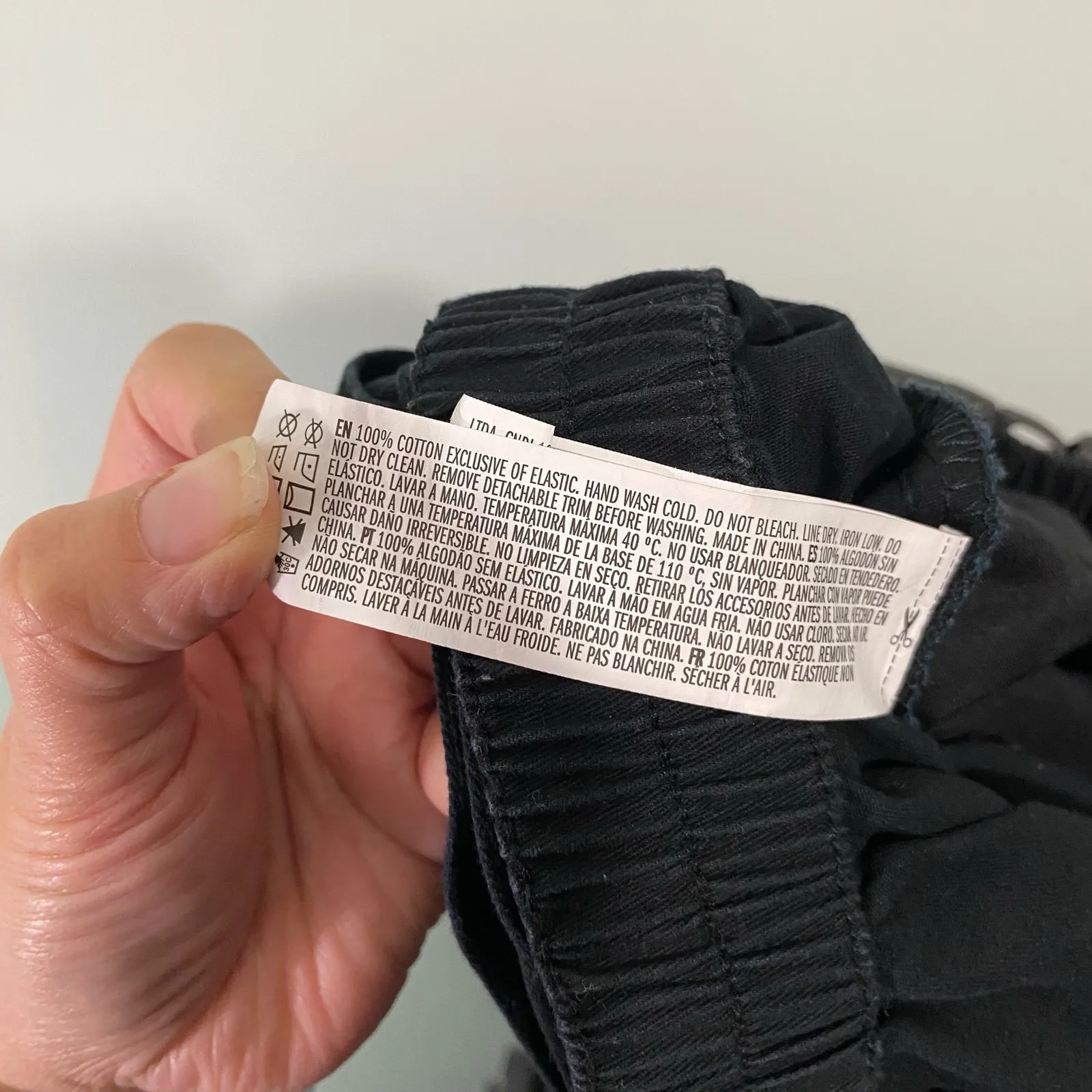 Forever 21 Women's Black Utility Cargo Pants Size M - Image 4