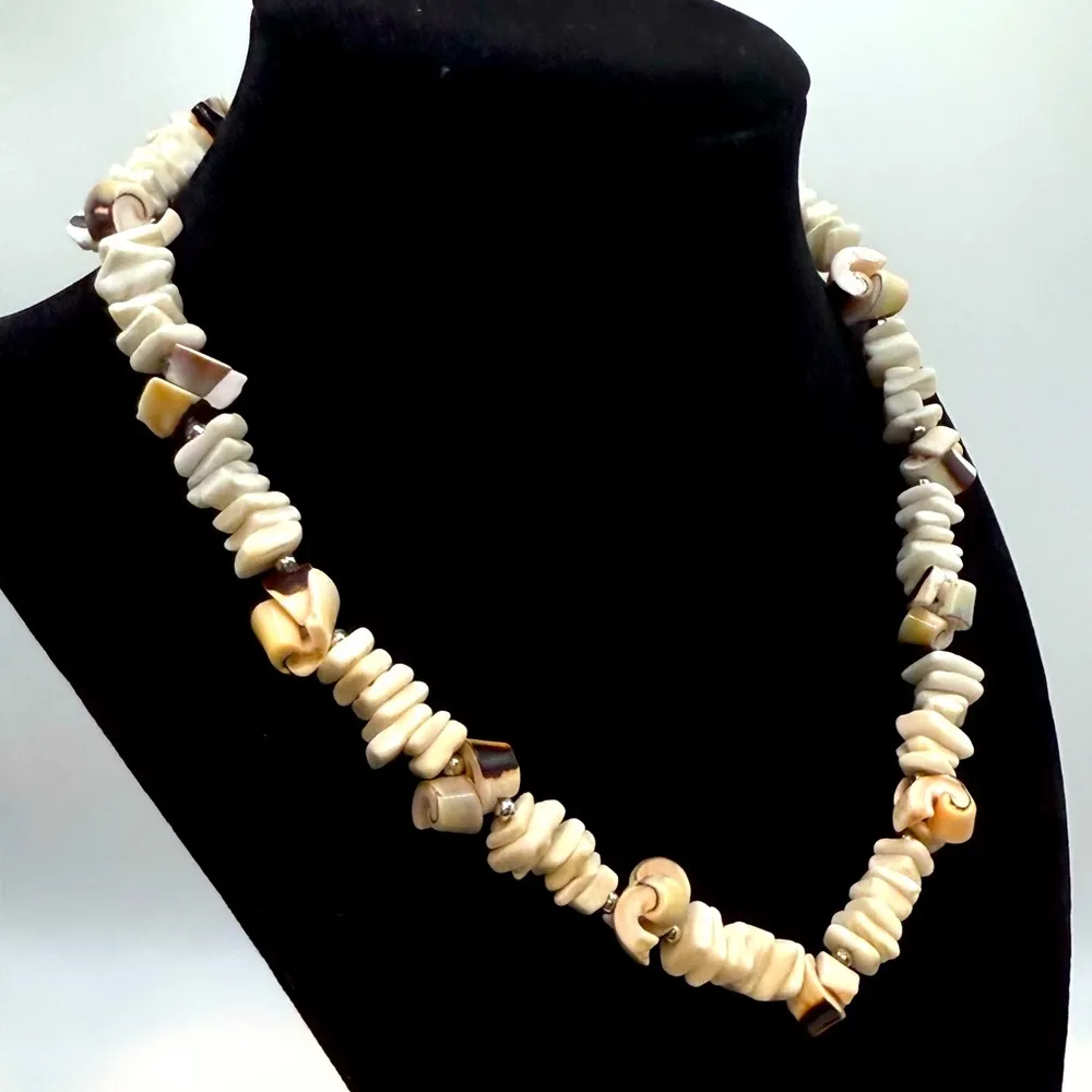 Sea Shell Necklace White - Image 4