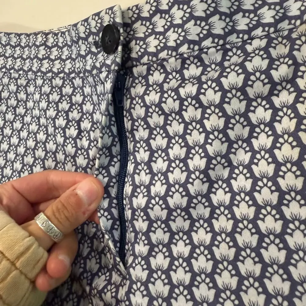 Brooks Brothers Red Fleece Flower Flat Front Chino Shorts Women's 8 Blue/White - Image 5