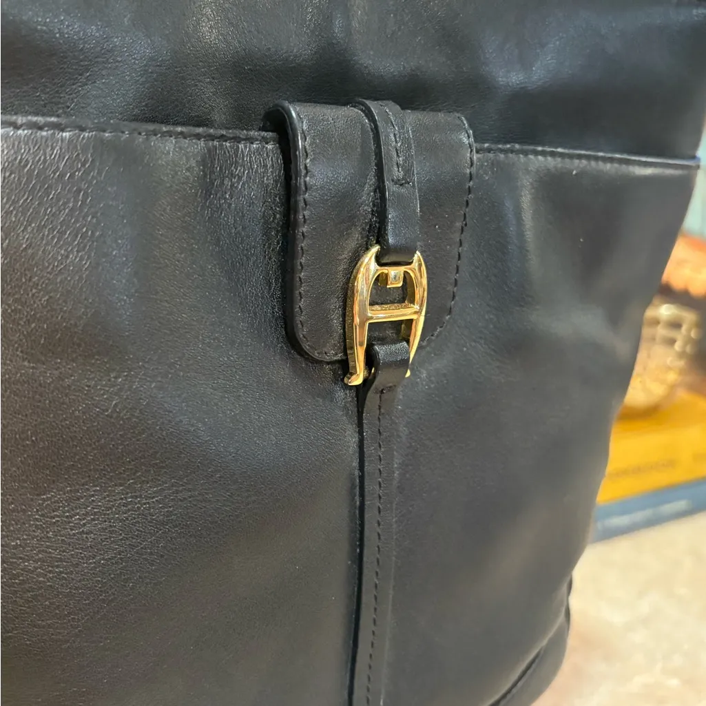 Aigner Elegant Black Leather Shoulder Bag - Image 2
