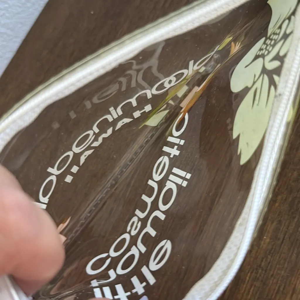 Bloomingdale's Hawaii Little Hawaii Cosmetic Bag Zip Pouch Hawaii Exclusive White - Image 4