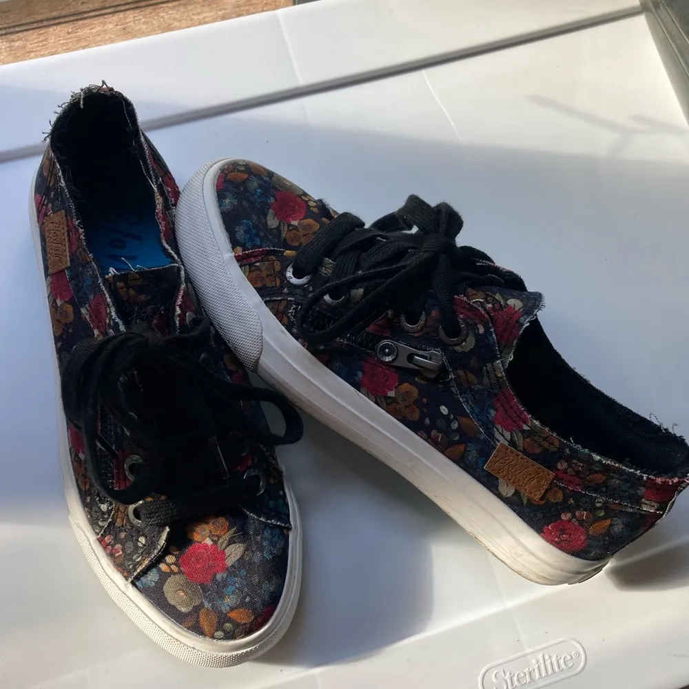 Floral Slip On Shoes Red Size 8 - Image 11