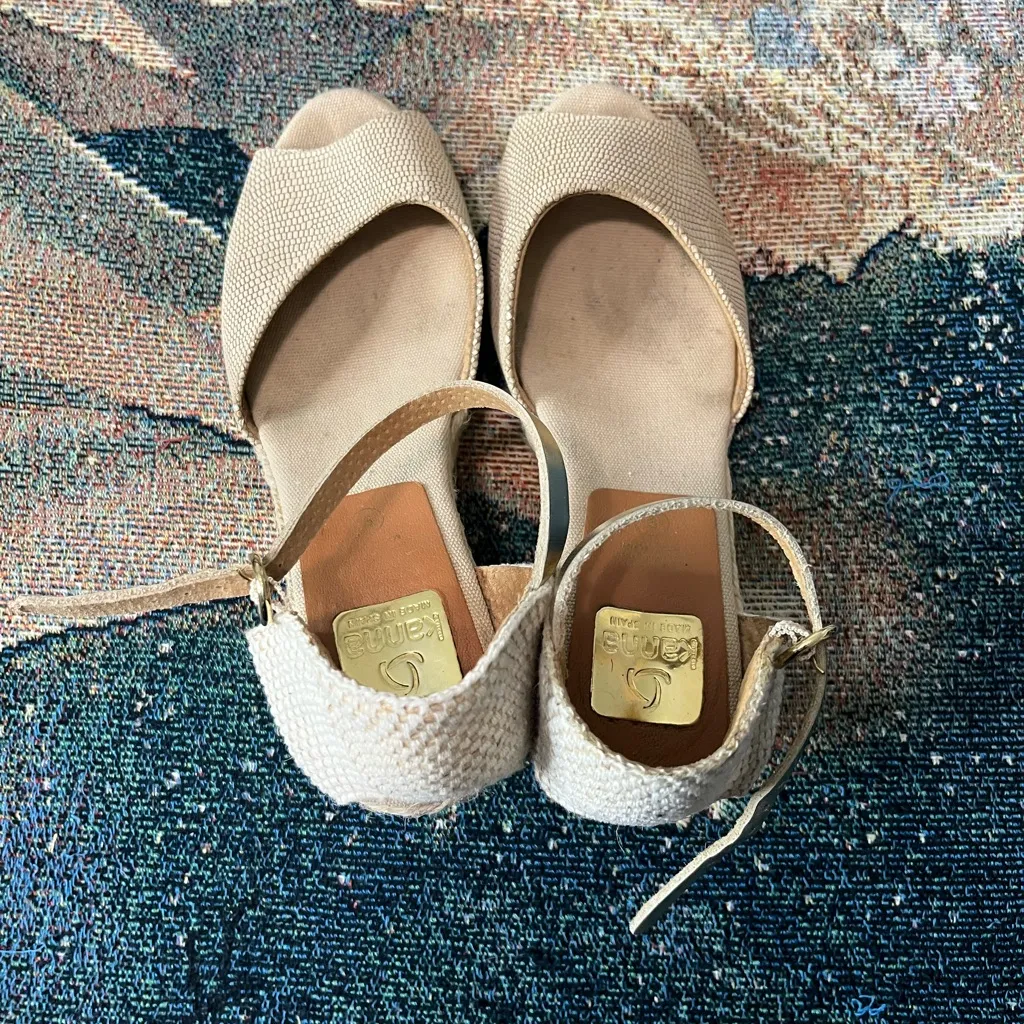 Kanna Tan & Gold Tweed Wedge Heels Espadrille Sandals Peep Toe Size 39 Cottage - Image 7