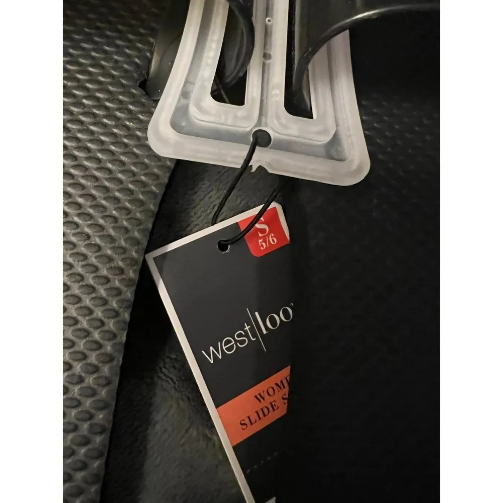 Women's West Loop Black Slide on Sandal Small 5-6 New - Image 3