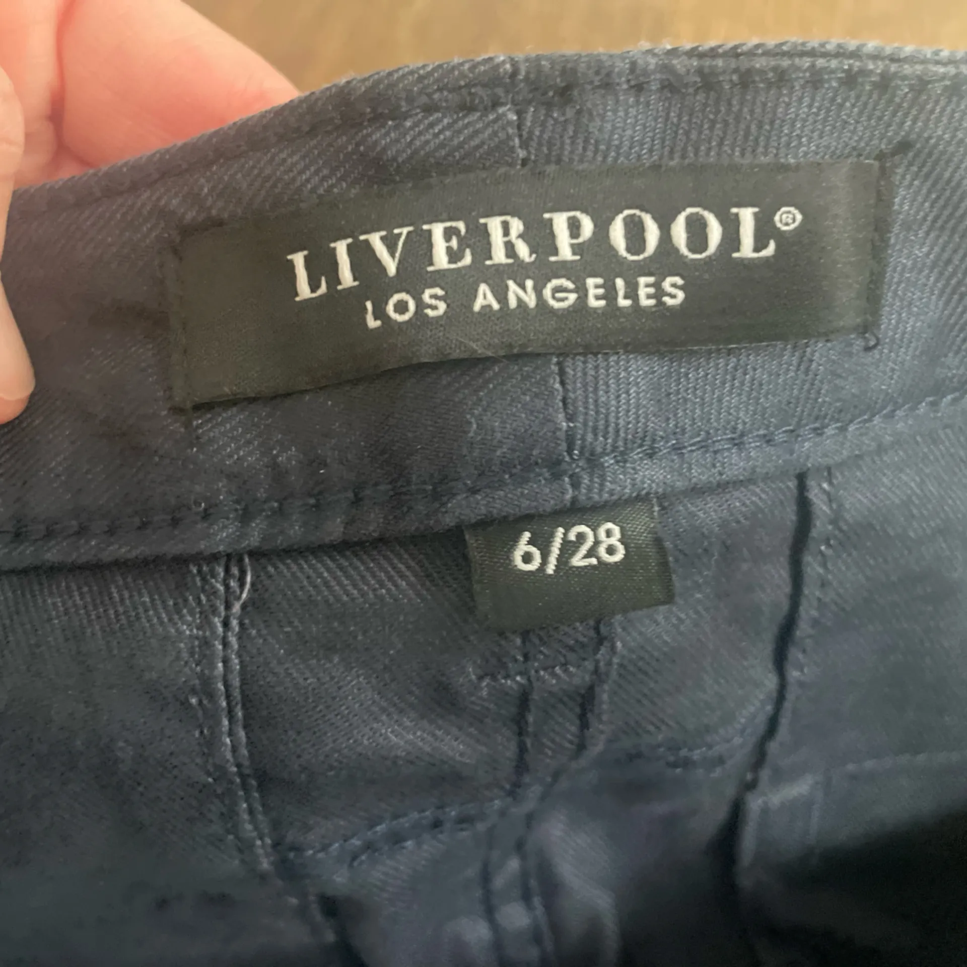 NWT Liverpool Los Angeles Indigo Linen Skirt - Size 6/28 - Image 4