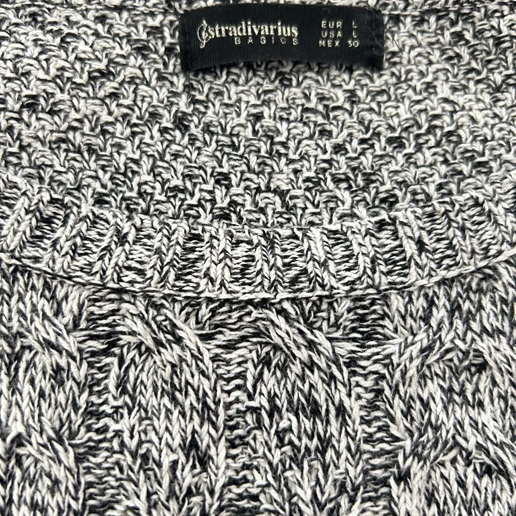 Like new Women's Sweater size L - Image 2