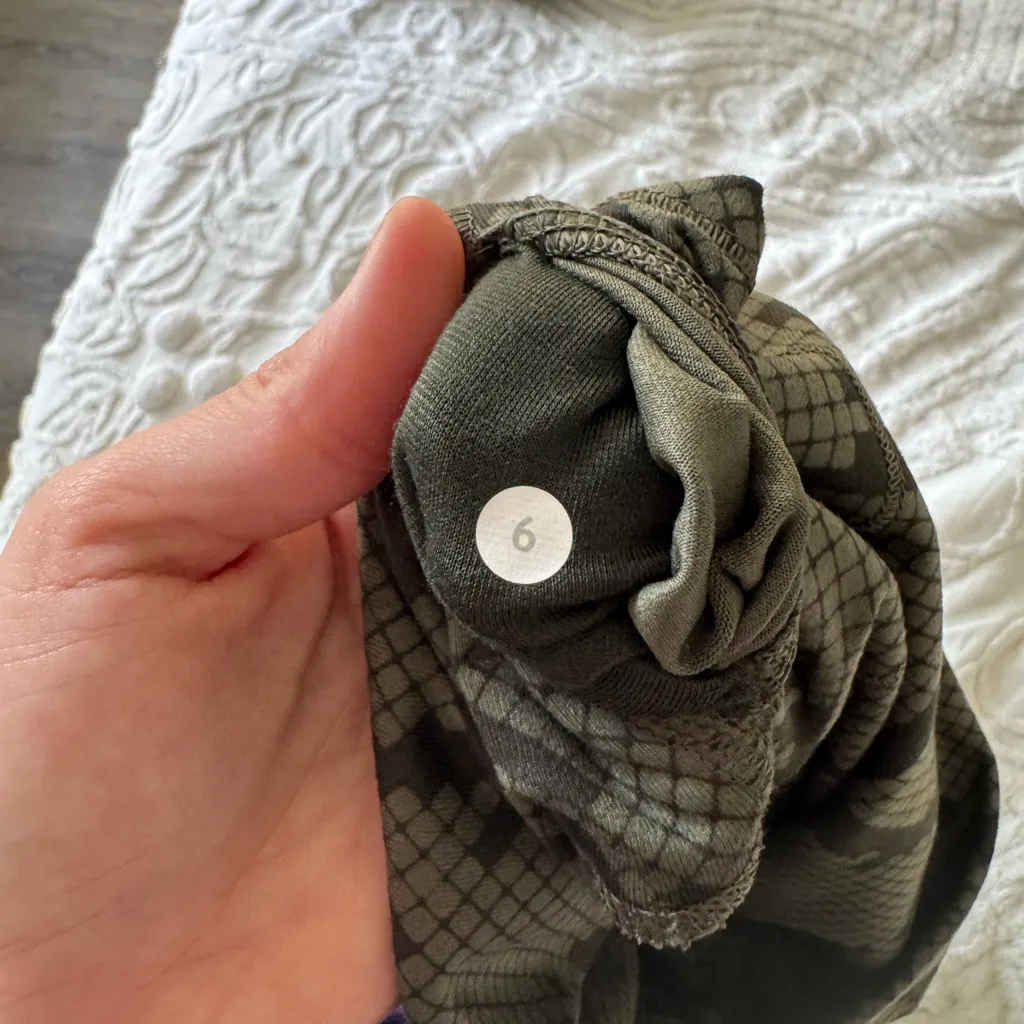 Lululemon Green Snake Print Leggings - Image 3