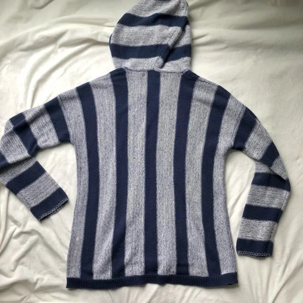 navy blue and gray white beach drug rug hoodie cover up! Size L - Image 4