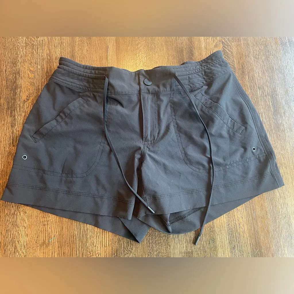 Athleta Black Shorts - Size 6 - Image 6