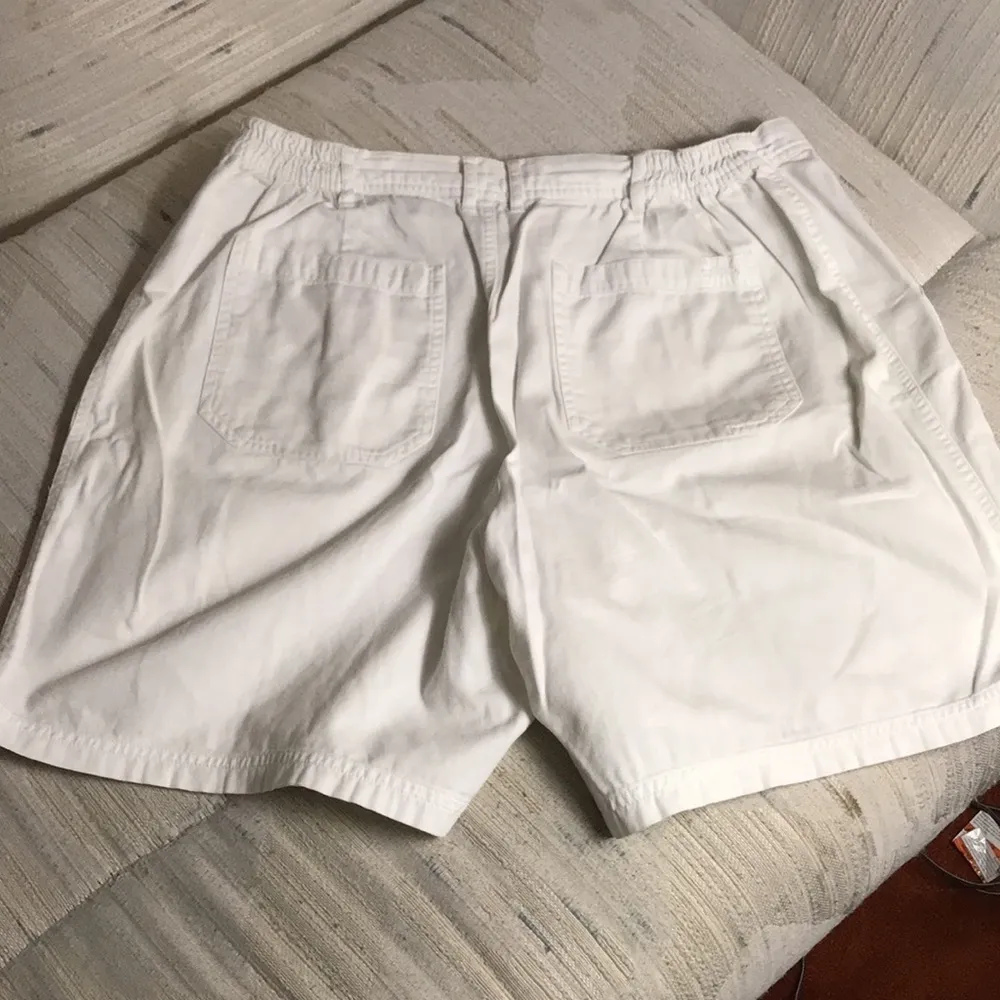 White Stag basic white shorts - Image 3