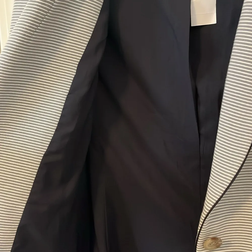 Ann Taylor blue and white stripped blazer in size 8 - Image 7