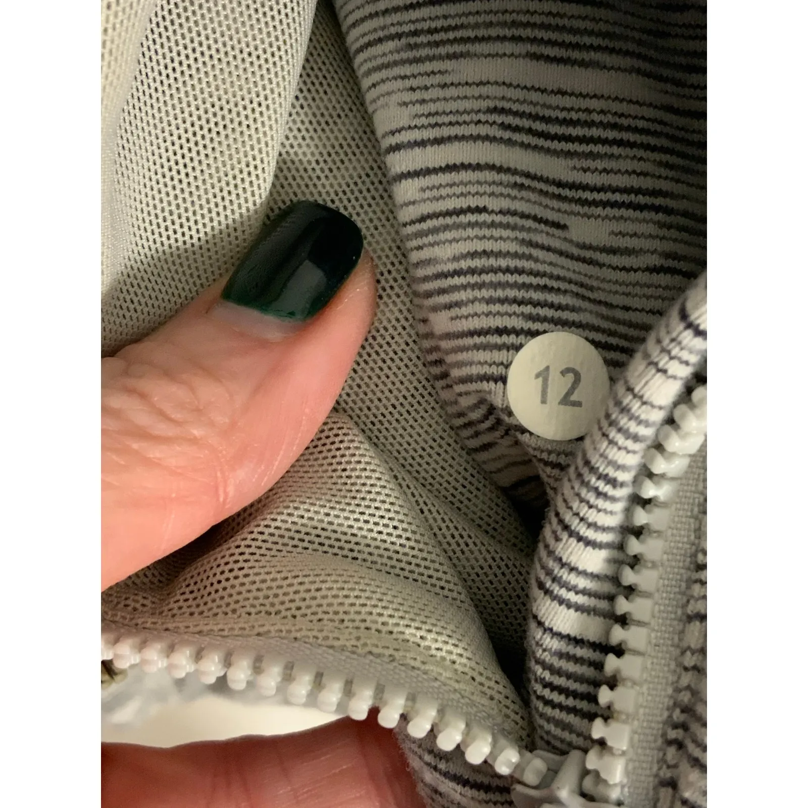 Lululemon  Women's jacket size 12 - Image 2