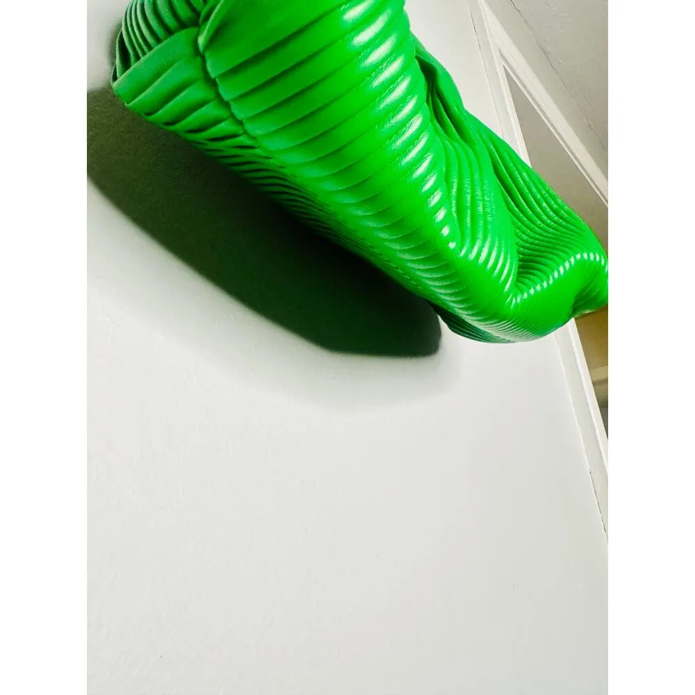 THEMOIRé Green Leather Magnetic Closure Puffy Trim Tia Plissa Bag Purse - Image 7