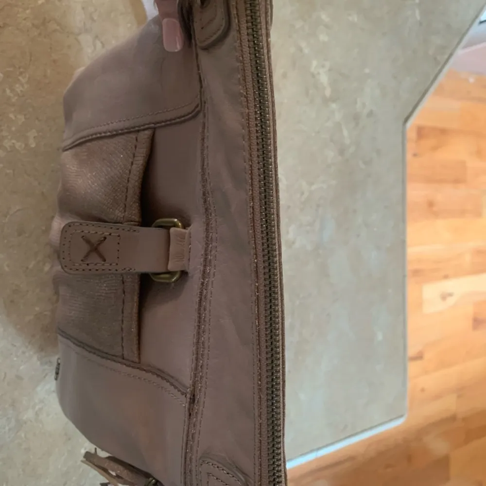 The Sak leather crossbody Mocha sparkle - Image 4