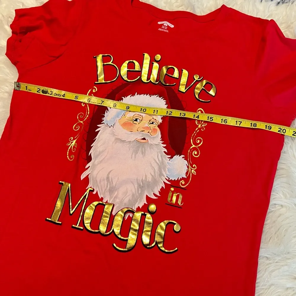 Believe in Magic Santa Christmas Red T Shirt Size XL but measures like a Large - Image 5