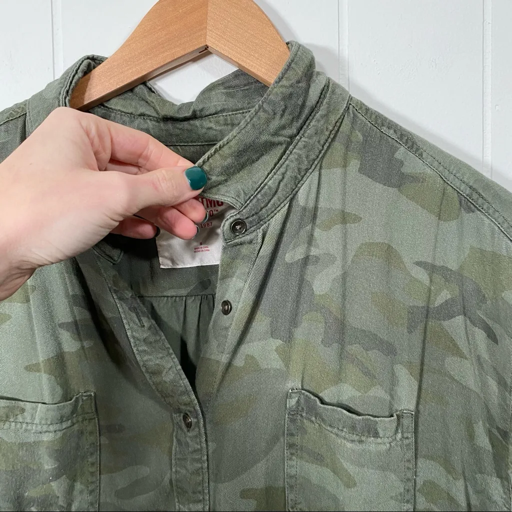 Mossimo Camo Button Up Blouse Short Sleeve Green Multi Size Small - Image 5