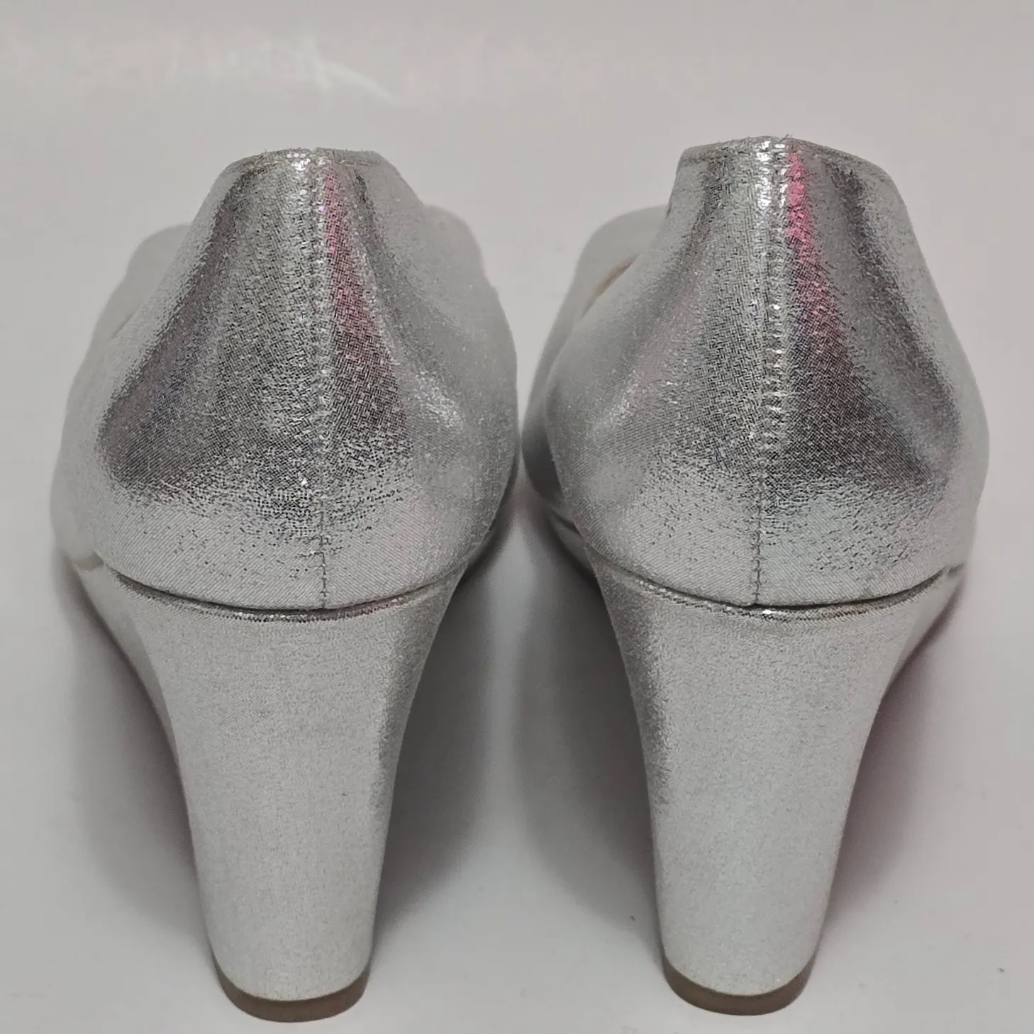 Manhattan Collection Silver Metallic Peep Toe Wedge Heels Size 8 - Image 3