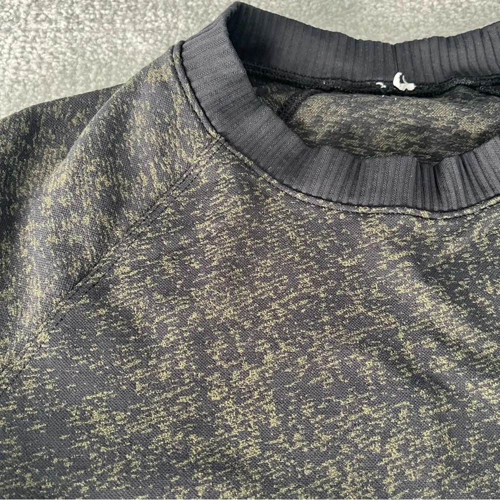 Lululemon Rest Less Pullover Black Armory Olive Green Size 4 Thumb holes Stretch - Image 5