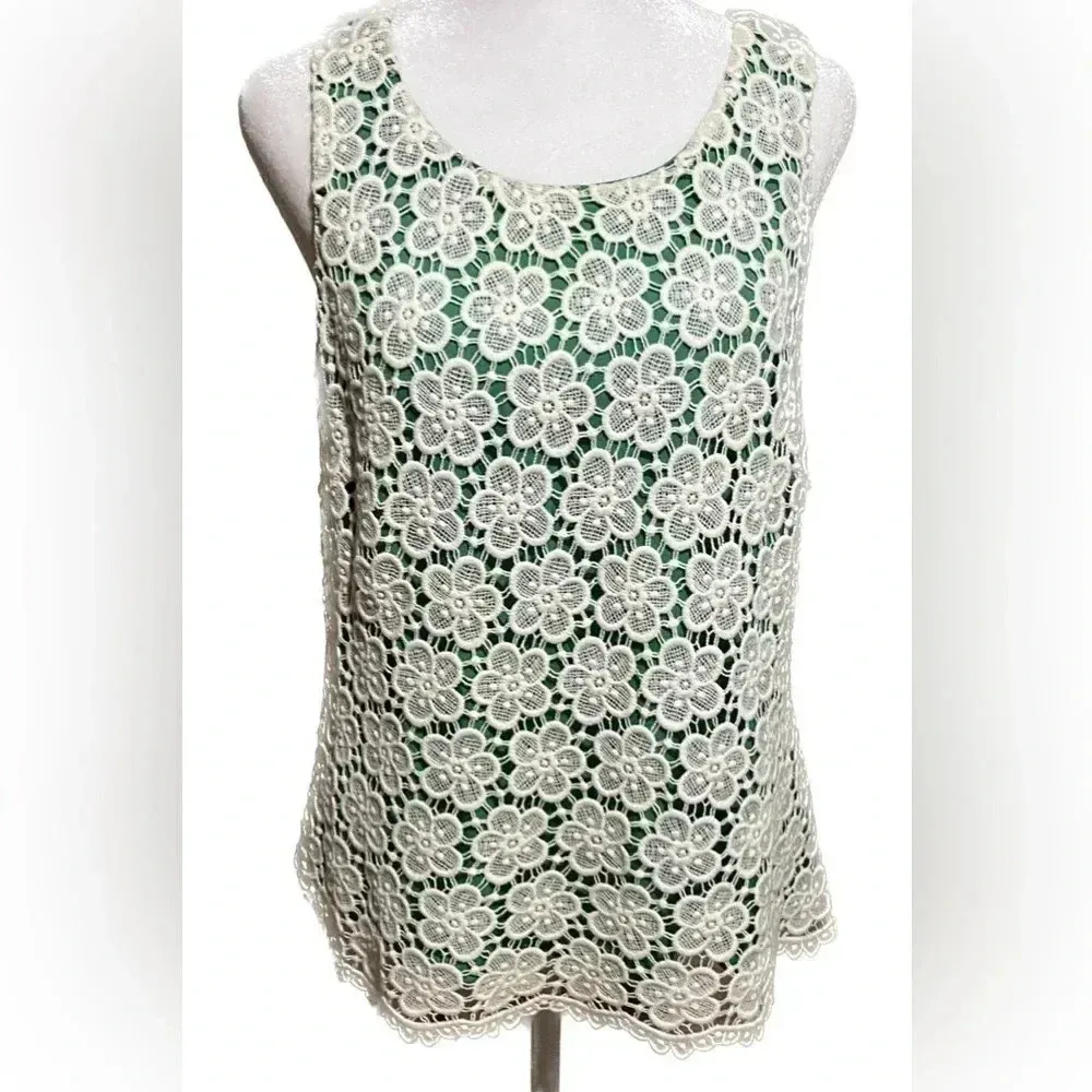 NWT Cremieux green and white crochet sleeveless top - Medium - Image 3