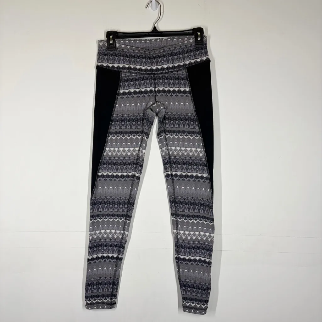 Alo Illusion 3 Tribal Print Leggings Size Medium - Image 3