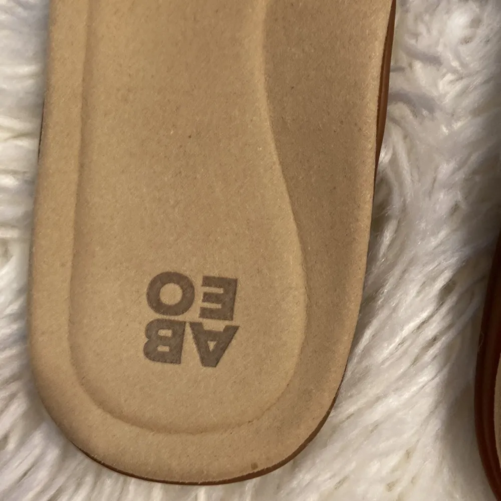 ABEO Sandals size 9.5 BNWOT see all pictures white color adjustable sandals - Image 12