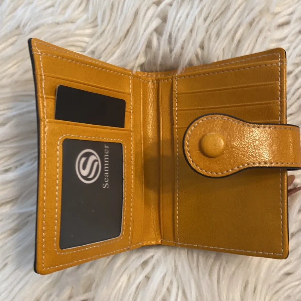 SEAMMER women’s wallet BNWOT see all photos for design and color Orange - Image 3